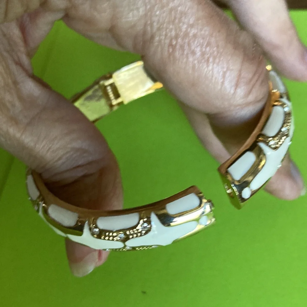 NWOT hinged rd. bracelet w/white enamel between gold designs. $25 - Picture 3 of 6